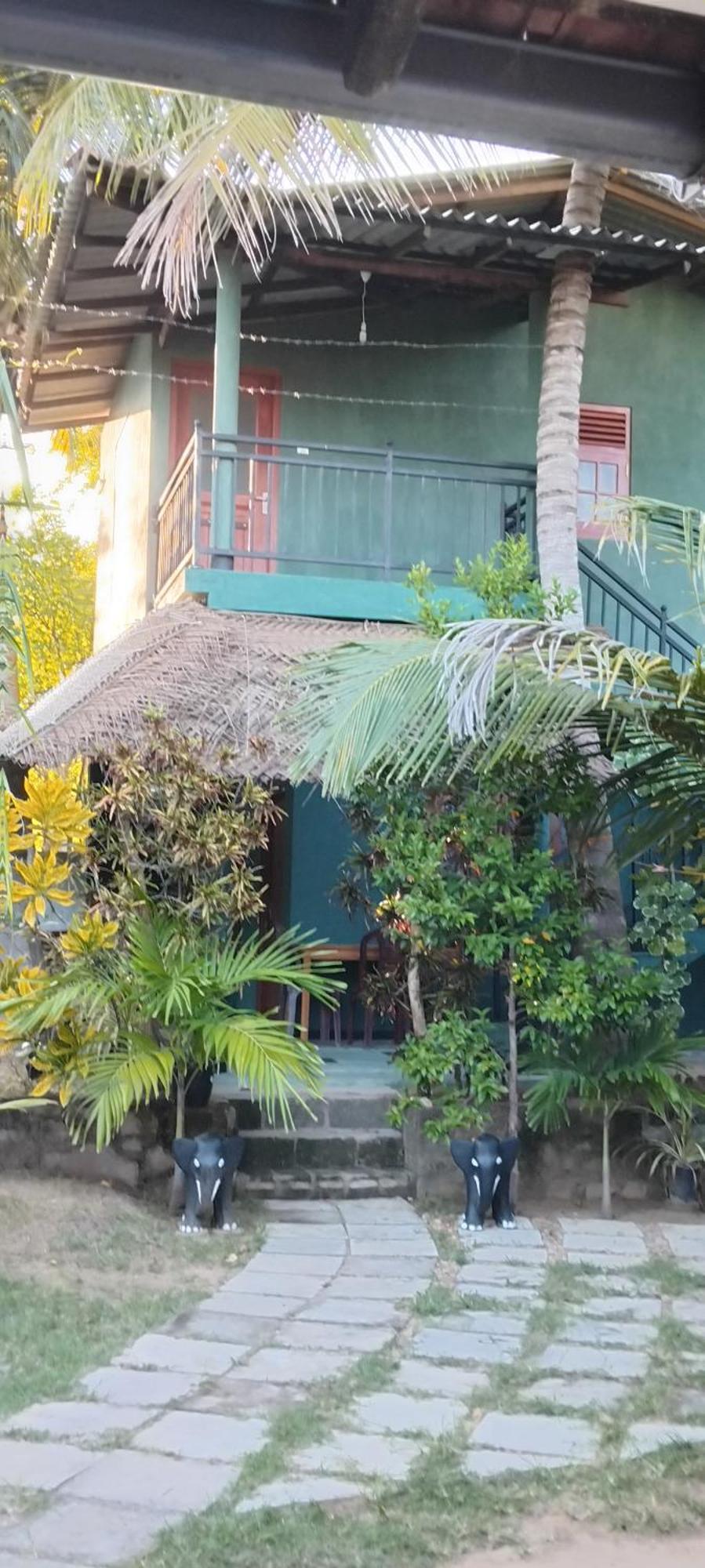 Green House Yala Kirinda  Luaran gambar